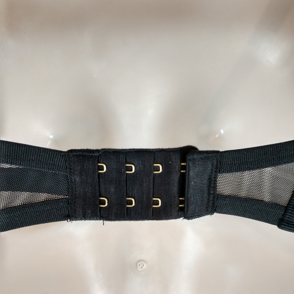 Victoria's Secret Fishnet Lace Push-up Bra - Picture 8 of 11